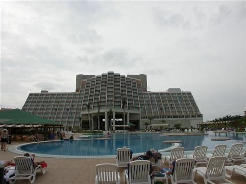 'Blau - Varadero - vista del hotel y su piscina' Check our website Cuba Travel Hotels .com often for updates.